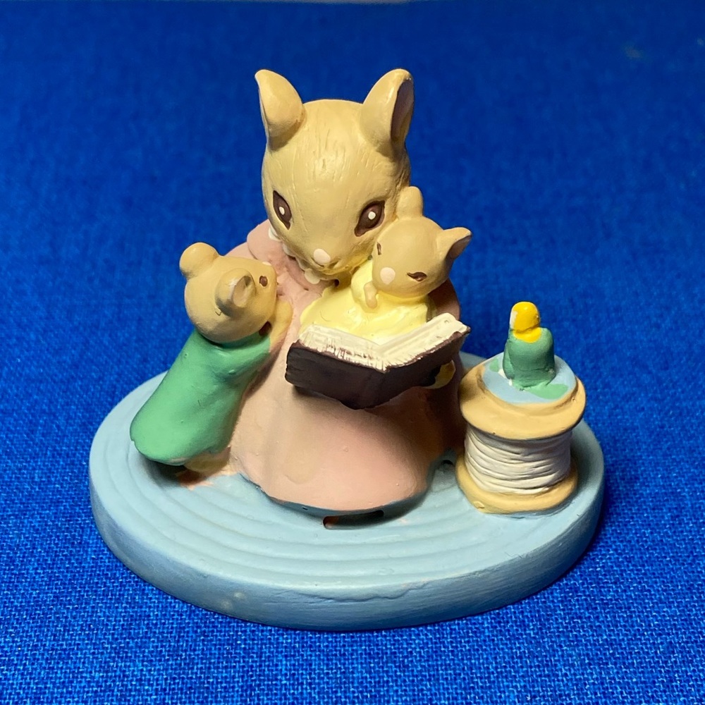 VNTG 1980 AVON FOREST FRIENDS “Story Time” FIGURINE
